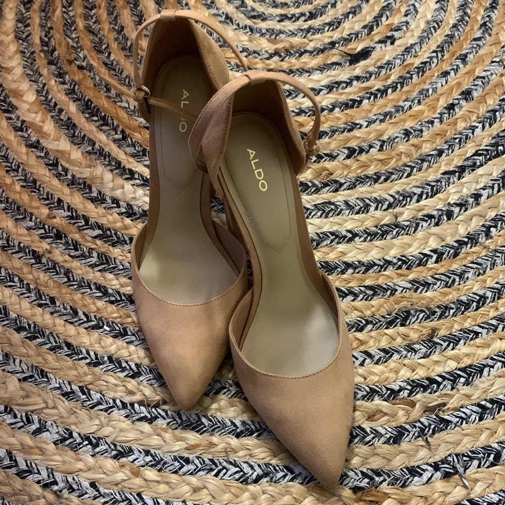 Also closed toe pointy strap heels